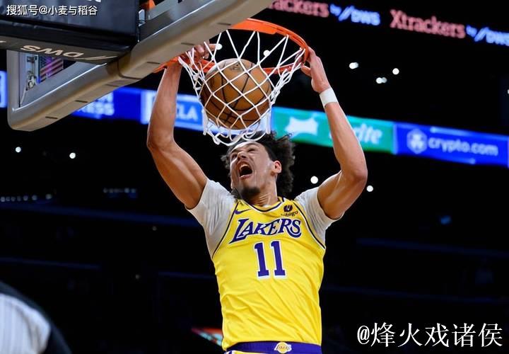 湖人球员海斯飞身展现超强弹跳
